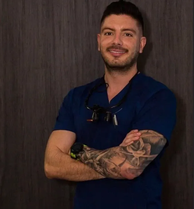 Retrato del Dr. Alejandro U. Barquero con uniforme azul